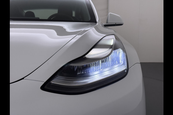 Tesla Model 3 SR+ 325PK AutoPilot Leer Pano-Dak Adaptive Cruise Lmv 18" Camera's Elektr.-Stuur+Stoelen+Spiegels+Geheugen+Easy-Entry+Verwarmde  Soh 85% Ecc Navi Led DAB Voorverwarmen interieur via App Keyless One-Pedal-Drive 1e Eigenaar Origineel Nederlands Fabrieksgarantie op Accu en Motor tot 28-9-2028/160.000KM