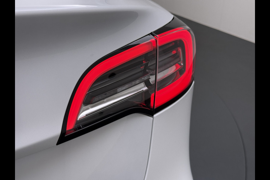 Tesla Model 3 SR+ 325PK AutoPilot Leer Pano-Dak Adaptive Cruise Lmv 18" Camera's Elektr.-Stuur+Stoelen+Spiegels+Geheugen+Easy-Entry+Verwarmde  Soh 85% Ecc Navi Led DAB Voorverwarmen interieur via App Keyless One-Pedal-Drive 1e Eigenaar Origineel Nederlands Fabrieksgarantie op Accu en Motor tot 28-9-2028/160.000KM