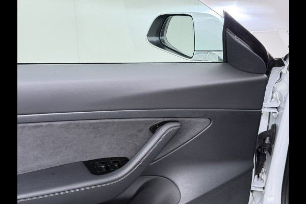 Tesla Model 3 SR+ 325PK AutoPilot Leer Pano-Dak Adaptive Cruise Lmv 18" Camera's Elektr.-Stuur+Stoelen+Spiegels+Geheugen+Easy-Entry+Verwarmde  Soh 85% Ecc Navi Led DAB Voorverwarmen interieur via App Keyless One-Pedal-Drive 1e Eigenaar Origineel Nederlands Fabrieksgarantie op Accu en Motor tot 28-9-2028/160.000KM