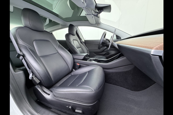 Tesla Model 3 SR+ 325PK AutoPilot Leer Pano-Dak Adaptive Cruise Lmv 18" Camera's Elektr.-Stuur+Stoelen+Spiegels+Geheugen+Easy-Entry+Verwarmde  Soh 85% Ecc Navi Led DAB Voorverwarmen interieur via App Keyless One-Pedal-Drive 1e Eigenaar Origineel Nederlands Fabrieksgarantie op Accu en Motor tot 28-9-2028/160.000KM