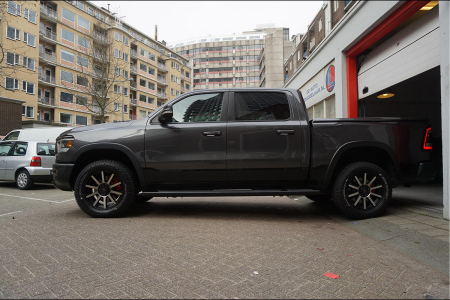 Dodge Ram 1500 5.7 V8 4x4 Rebel Sport | Luchtvering PANO -dak | Black Line | Off Road | Groot Navi | Apple CarPlay | Keyless | 20inch | Harman Kardon | Full LED | LPG onderbouw |3/2026 beurt + 4x Banden  | excl BTW