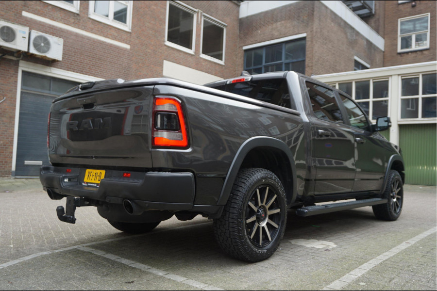 Dodge Ram 1500 5.7 V8 4x4 Rebel Sport | Luchtvering PANO -dak | Black Line | Off Road | Groot Navi | Apple CarPlay | Keyless | 20inch | Harman Kardon | Full LED | LPG onderbouw |3/2026 beurt + 4x Banden  | excl BTW
