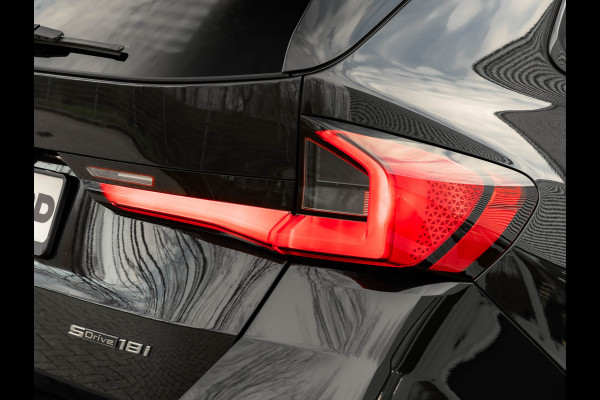 BMW X1 sDrive18i M-Sport Pro - 20 inch - Pano - Memory - Trekhaak - Head-up
