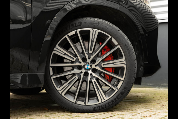 BMW X1 sDrive18i M-Sport Pro - 20 inch - Pano - Memory - Trekhaak - Head-up