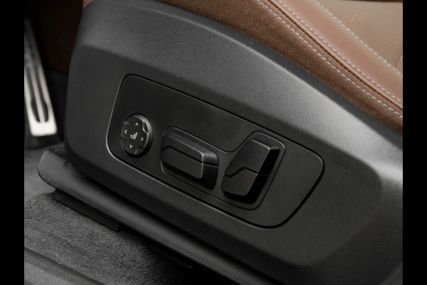 BMW X1 sDrive18i M-Sport Pro - 20 inch - Pano - Memory - Trekhaak - Head-up