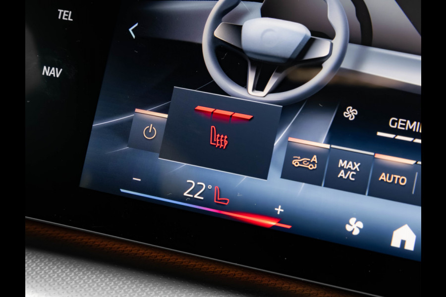 BMW X1 sDrive18i M-Sport Pro - 20 inch - Pano - Memory - Trekhaak - Head-up