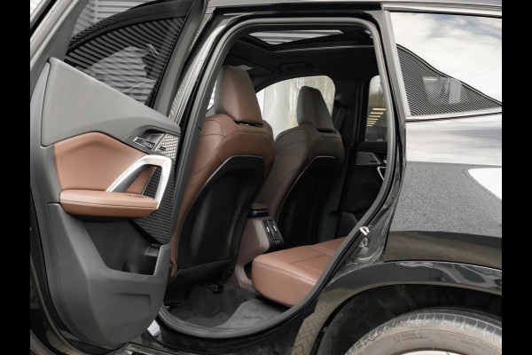BMW X1 sDrive18i M-Sport Pro - 20 inch - Pano - Memory - Trekhaak - Head-up