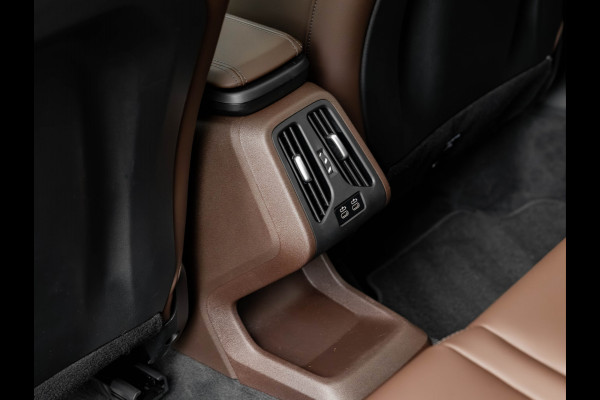 BMW X1 sDrive18i M-Sport Pro - 20 inch - Pano - Memory - Trekhaak - Head-up