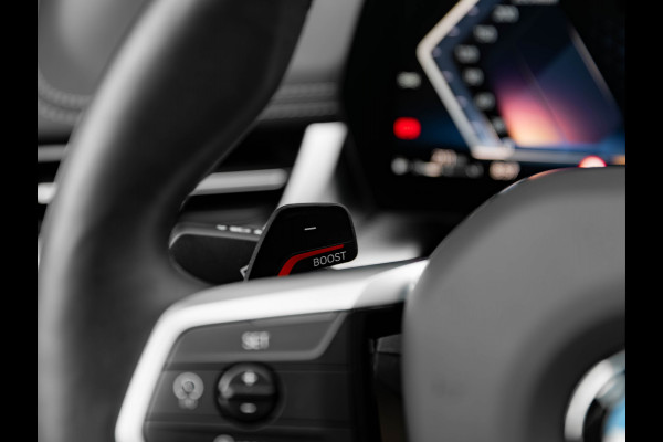 BMW X1 sDrive18i M-Sport Pro - 20 inch - Pano - Memory - Trekhaak - Head-up