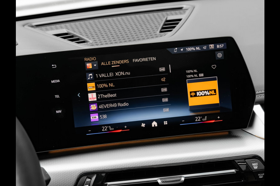 BMW X1 sDrive18i M-Sport Pro - 20 inch - Pano - Memory - Trekhaak - Head-up