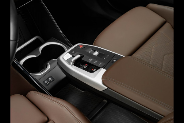 BMW X1 sDrive18i M-Sport Pro - 20 inch - Pano - Memory - Trekhaak - Head-up
