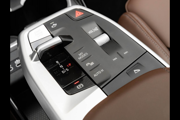 BMW X1 sDrive18i M-Sport Pro - 20 inch - Pano - Memory - Trekhaak - Head-up