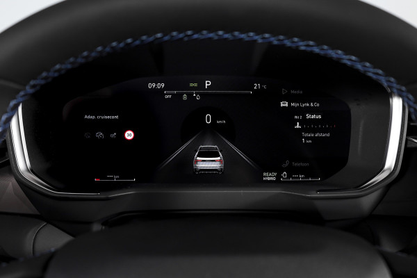 Lynk & Co 01 1.5 PHEV 261PK MY24 | Donkere hemel | 7.4 kWh Boordlader | Stoel-+Stuurverw. |  360 Camera | S/K-panodak | Adapt. Cruise | Memory | Elek. klep | LM 20" | 1538