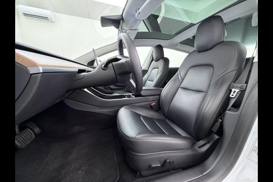 Tesla Model 3 SR Plus 325PK LFP Accu Lmv 19" AutoPilot Leder Pano-dak Adaptive-Cruise Camera's Elektr.-Stuur+Stoelen+Spiegels+Geheugen+Easy-En SOH 91% Navi LED ACC DAB Voorverwarmen interieur via App Keyless One-Pedal-Drive 1e Eigenaar Origineel Nederlandse Auto Fabrieksgarantie op Accu en Motor tot 08-12-2028/160.000KM