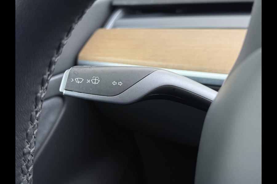 Tesla Model 3 SR Plus 325PK LFP Accu Lmv 19" AutoPilot Leder Pano-dak Adaptive-Cruise Camera's Elektr.-Stuur+Stoelen+Spiegels+Geheugen+Easy-En SOH 91% Navi LED ACC DAB Voorverwarmen interieur via App Keyless One-Pedal-Drive 1e Eigenaar Origineel Nederlandse Auto Fabrieksgarantie op Accu en Motor tot 08-12-2028/160.000KM