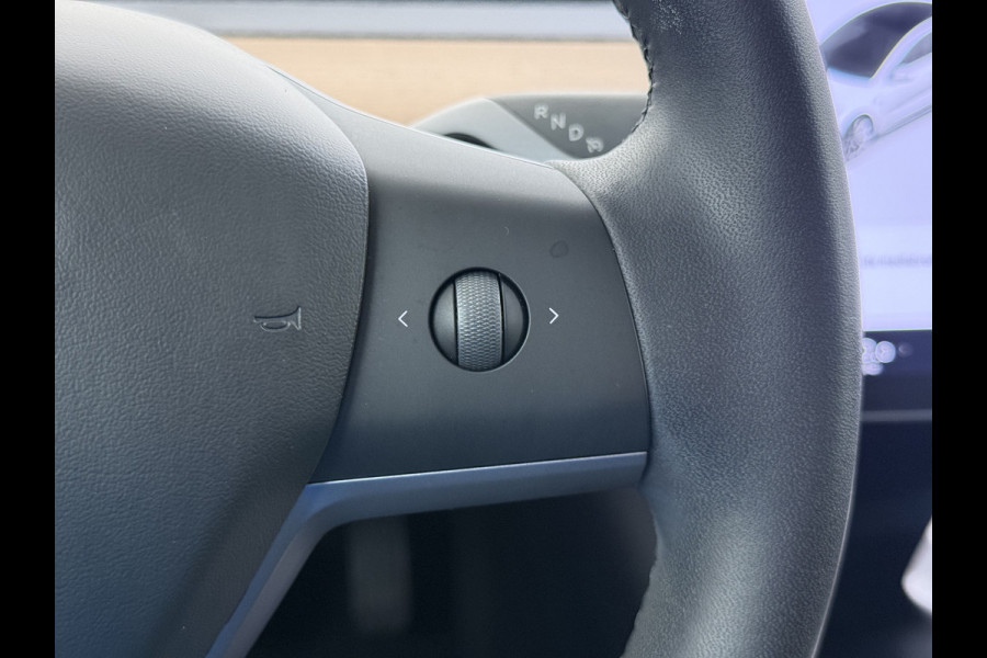 Tesla Model 3 SR Plus 325PK LFP Accu Lmv 19" AutoPilot Leder Pano-dak Adaptive-Cruise Camera's Elektr.-Stuur+Stoelen+Spiegels+Geheugen+Easy-En SOH 91% Navi LED ACC DAB Voorverwarmen interieur via App Keyless One-Pedal-Drive 1e Eigenaar Origineel Nederlandse Auto Fabrieksgarantie op Accu en Motor tot 08-12-2028/160.000KM