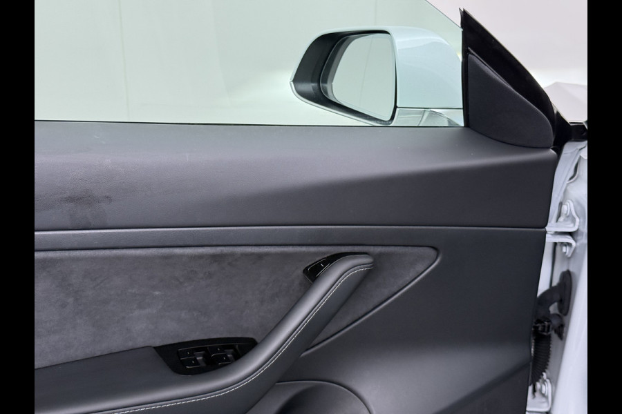 Tesla Model 3 SR Plus 325PK LFP Accu Lmv 19" AutoPilot Leder Pano-dak Adaptive-Cruise Camera's Elektr.-Stuur+Stoelen+Spiegels+Geheugen+Easy-En SOH 91% Navi LED ACC DAB Voorverwarmen interieur via App Keyless One-Pedal-Drive 1e Eigenaar Origineel Nederlandse Auto Fabrieksgarantie op Accu en Motor tot 08-12-2028/160.000KM