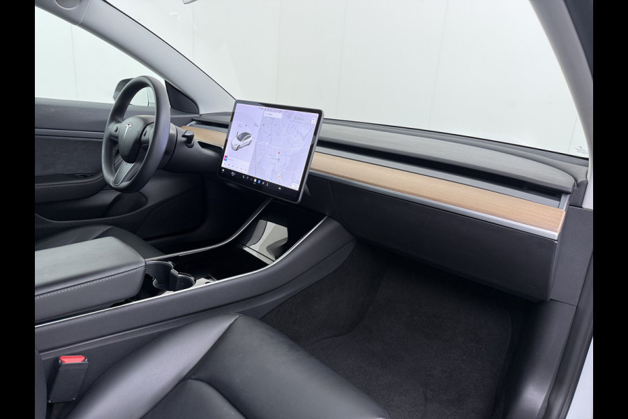 Tesla Model 3 SR Plus 325PK LFP Accu Lmv 19" AutoPilot Leder Pano-dak Adaptive-Cruise Camera's Elektr.-Stuur+Stoelen+Spiegels+Geheugen+Easy-En SOH 91% Navi LED ACC DAB Voorverwarmen interieur via App Keyless One-Pedal-Drive 1e Eigenaar Origineel Nederlandse Auto Fabrieksgarantie op Accu en Motor tot 08-12-2028/160.000KM