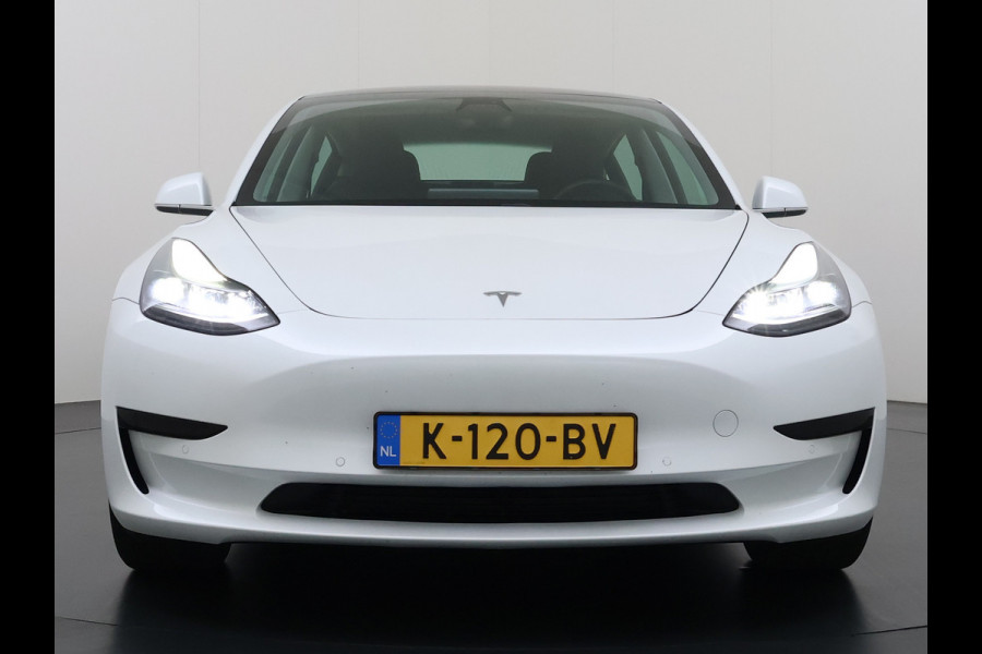 Tesla Model 3 SR Plus 325PK LFP Accu Lmv 19" AutoPilot Leder Pano-dak Adaptive-Cruise Camera's Elektr.-Stuur+Stoelen+Spiegels+Geheugen+Easy-En SOH 91% Navi LED ACC DAB Voorverwarmen interieur via App Keyless One-Pedal-Drive 1e Eigenaar Origineel Nederlandse Auto Fabrieksgarantie op Accu en Motor tot 08-12-2028/160.000KM