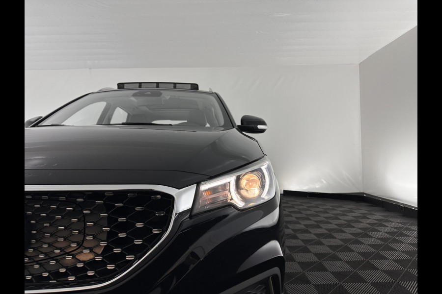 MG ZS EV Luxury 45 kWh {SOH-90%} (INCL-BTW) Aut. *PANO | LEATHER | CCS-FASTLOADER | KEYLESS | NAVI-FULLMAP | ADAPTIVE-CRUISE | CAMERA | HEATED-SPORTSEATS | CARPLAY | BLINDSPOT | DAB | LANE-ASSIST | 17''ALU*