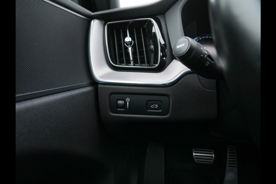 Volvo XC60 2.0 B5 Business Pro R-Design (INCL.BTW) Aut. *PANO | LUXURY-LEATHER | FULL-LEATHER | MEMORY-PACK | HEATED-SPORTSEATS | CAMERA | NAVI-FULLMAP | SHIFT-PADDLES | PRIVACY-GLASS | AIR-SUSPENSION | ECC | PDC | CRUISE | 19''ALU