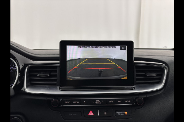 Kia ProCeed 1.0 T-GDI GT-Line (INCL-BTW) *PANO | LEATHER-ALCANTARA  | FULL-LED | SPORTSEATS | NAVI-FULLMAP | CAMERA | ECC | PRIVACYGLASS | LANE-ASSIST | DAB+ | CARPLAY | PDC | KEYLESS | CRUISE | TOWBAR | 17''ALU*