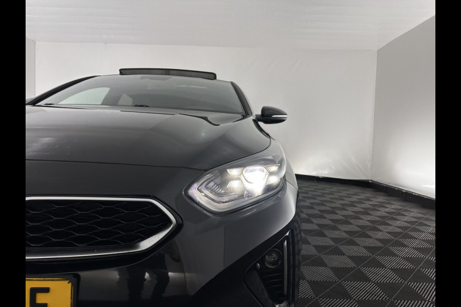 Kia ProCeed 1.0 T-GDI GT-Line (INCL-BTW) *PANO | LEATHER-ALCANTARA  | FULL-LED | SPORTSEATS | NAVI-FULLMAP | CAMERA | ECC | PRIVACYGLASS | LANE-ASSIST | DAB+ | CARPLAY | PDC | KEYLESS | CRUISE | TOWBAR | 17''ALU*