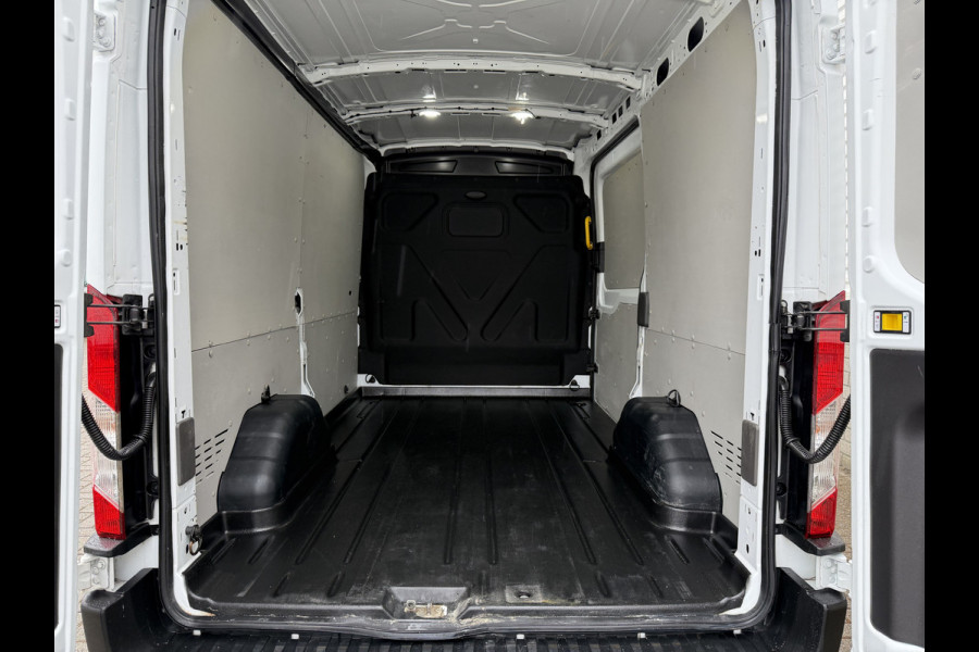Ford Transit 310 2.0 TDCI L2H2 Trend / vaste prijs rijklaar € 18.950 ex btw / euro 6 / bpm vrij / lease vanaf € 319 / imperial + trap / airco / cruise / pdc voor en achter / trekhaak 2450 kg