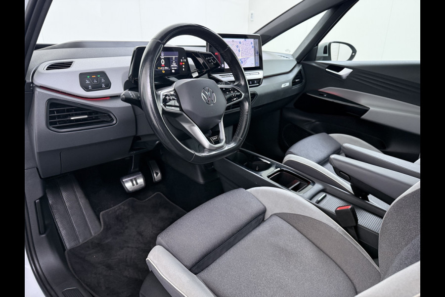 Volkswagen ID.3 First Max 62kWh Pano-Dak Elektr.Stoelen Adap.Cruise Camera Head-Up Matrix-Led Elektr.Stoelen 20"lm Navi Ecc Keyless Advanced SOH 89% Ergo Active Stoelen Stuur+Stoelverwarming Led-a-licht dynamisch Apple Carplay Android Auto Dodehoek detector Origineel Nederlandse Auto € 49.176 nieuw!