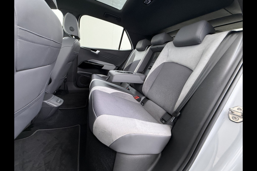 Volkswagen ID.3 First Max 62kWh Pano-Dak Elektr.Stoelen Adap.Cruise Camera Head-Up Matrix-Led Elektr.Stoelen 20"lm Navi Ecc Keyless Advanced SOH 89% Ergo Active Stoelen Stuur+Stoelverwarming Led-a-licht dynamisch Apple Carplay Android Auto Dodehoek detector Origineel Nederlandse Auto € 49.176 nieuw!