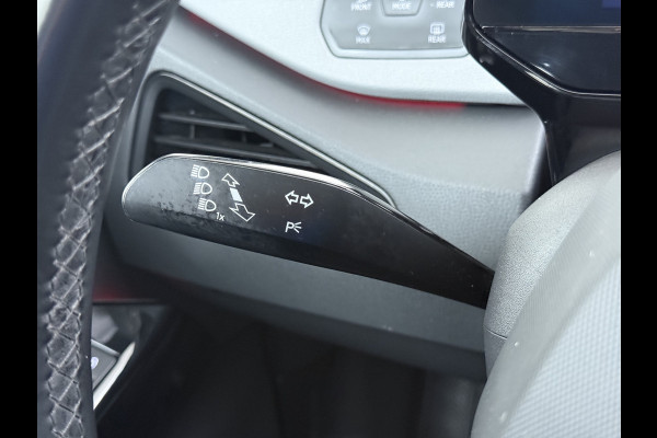Volkswagen ID.3 First Max 62kWh Pano-Dak Elektr.Stoelen Adap.Cruise Camera Head-Up Matrix-Led Elektr.Stoelen 20"lm Navi Ecc Keyless Advanced SOH 89% Ergo Active Stoelen Stuur+Stoelverwarming Led-a-licht dynamisch Apple Carplay Android Auto Dodehoek detector Origineel Nederlandse Auto € 49.176 nieuw!