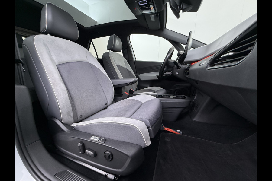 Volkswagen ID.3 First Max 62kWh Pano-Dak Elektr.Stoelen Adap.Cruise Camera Head-Up Matrix-Led Elektr.Stoelen 20"lm Navi Ecc Keyless Advanced SOH 89% Ergo Active Stoelen Stuur+Stoelverwarming Led-a-licht dynamisch Apple Carplay Android Auto Dodehoek detector Origineel Nederlandse Auto € 49.176 nieuw!