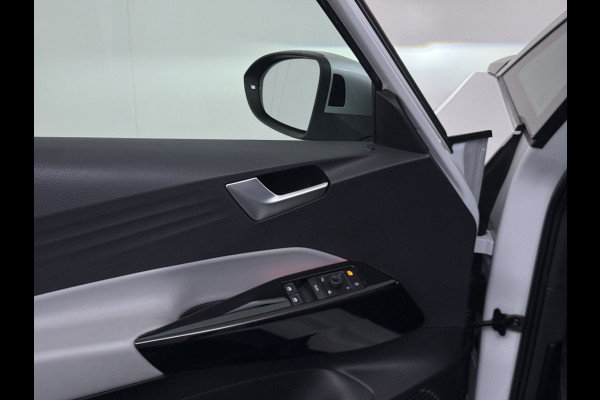 Volkswagen ID.3 First Max 62kWh Pano-Dak Elektr.Stoelen Adap.Cruise Camera Head-Up Matrix-Led Elektr.Stoelen 20"lm Navi Ecc Keyless Advanced SOH 89% Ergo Active Stoelen Stuur+Stoelverwarming Led-a-licht dynamisch Apple Carplay Android Auto Dodehoek detector Origineel Nederlandse Auto € 49.176 nieuw!