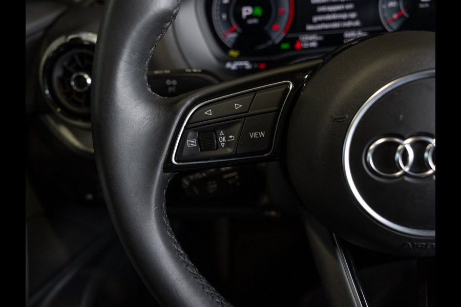Audi Q2 35 TFSI S Edition / 150pk / Stoelverwarming / Achteruitrij camera / Adaptieve cruise control /