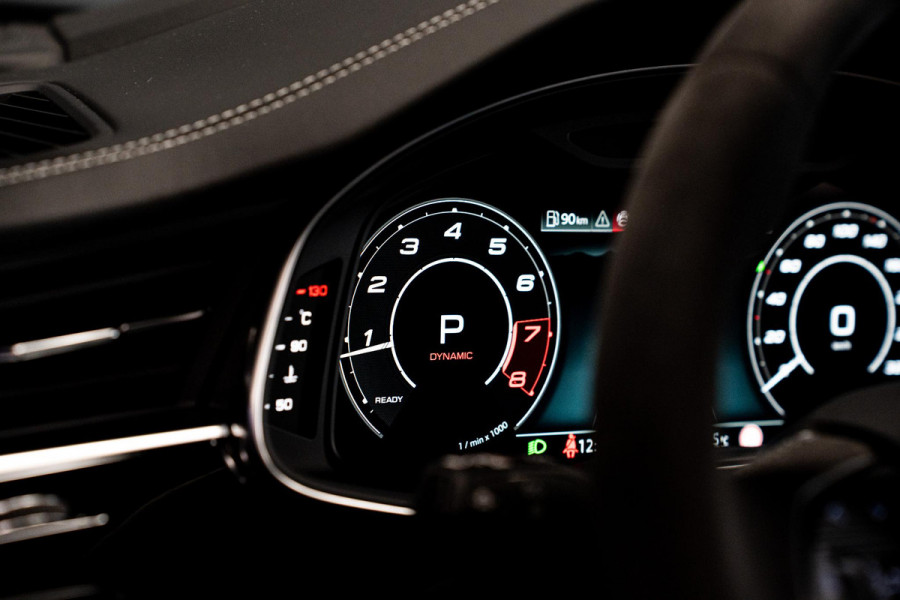 Audi Q8 4.0 TFSI RS Q8 quattro Performance *Achteras-besturing / Standkachel / Panorama / Bang & Olufsen / Stoelventilatie & massage / HUD*