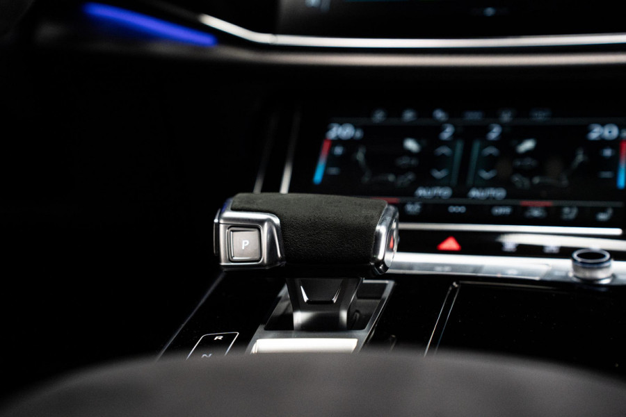 Audi Q8 4.0 TFSI RS Q8 quattro Performance *Achteras-besturing / Standkachel / Panorama / Bang & Olufsen / Stoelventilatie & massage / HUD*