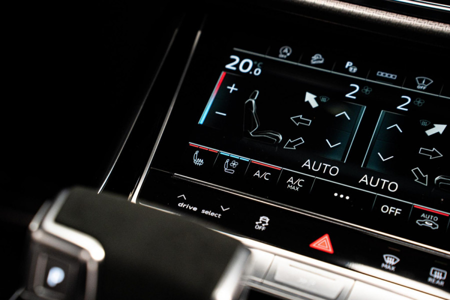 Audi Q8 4.0 TFSI RS Q8 quattro Performance *Achteras-besturing / Standkachel / Panorama / Bang & Olufsen / Stoelventilatie & massage / HUD*