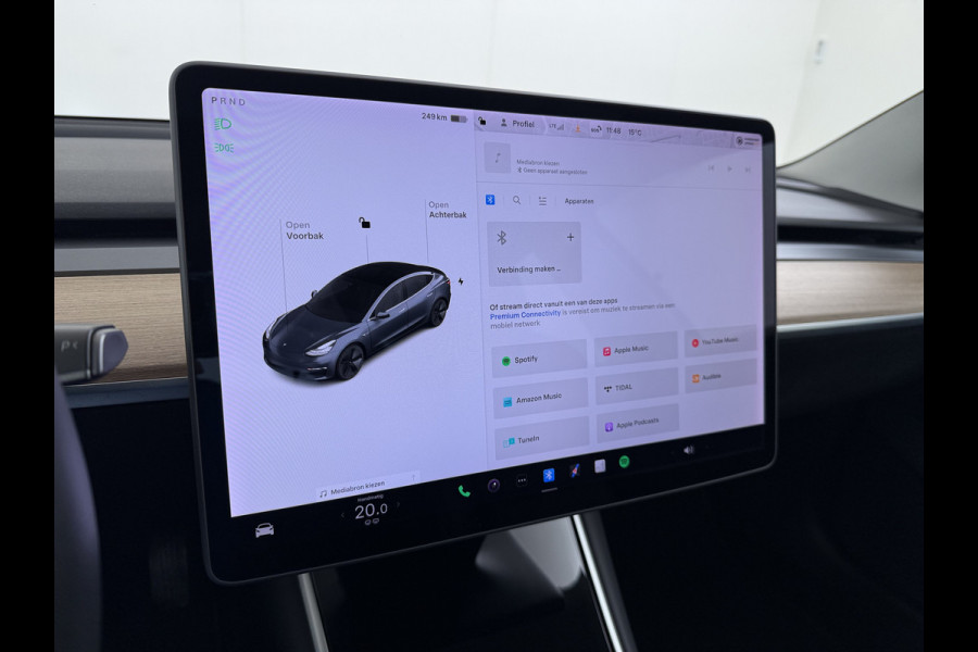Tesla Model 3 Long Range AWD 75kWh Trekhaak AutoPilot Leeer Pano-dak Adaptive-Cruise Camera's Elektr.-Stuur+Stoelen+Spiegels+Geheugen+Easy-Ent Navi LED DAB Voorverwarmen interieur Keyless One-Pedal-Drive 4WD SOH 86% 1.000KG Trekgewicht Origineel Nederlandse Auto Fabrieksgarantie op Accu en Motor tot 19-12-2027/192.00km € 60.430 nieuw!