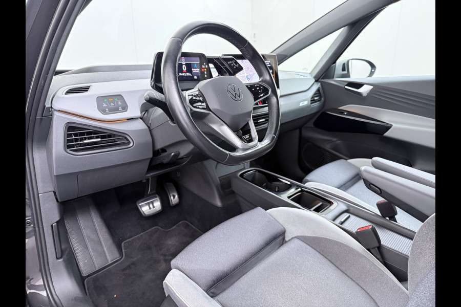 Volkswagen ID.3 First Max 62kWh Pano-dak 20"lm Head-Up-Display Adap.Cruise Camera Elek.Stoelen Navi Ecc Keyless Advanced Head-Up Matrix-Led SOH 91% Ergo Active Stoelen+Stuur+Stoelverwarming Led-a-licht dynamisch Apple Carplay Android Auto Dodehoek detector Dealeronderhouden Origineel Nederlandse Auto € 49.175,- nieuw!