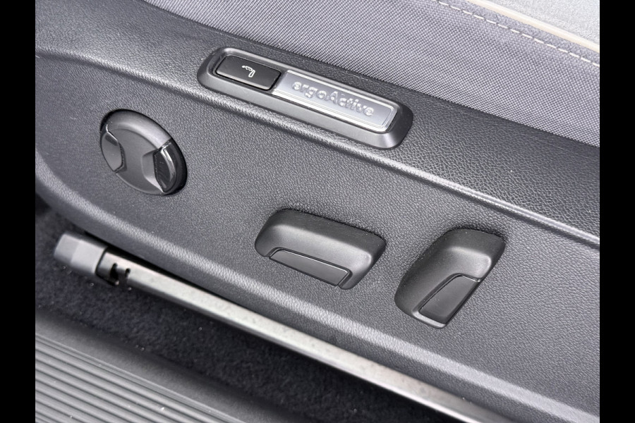 Volkswagen ID.3 First Max 62kWh Pano-dak 20"lm Head-Up-Display Adap.Cruise Camera Elek.Stoelen Navi Ecc Keyless Advanced Head-Up Matrix-Led SOH 91% Ergo Active Stoelen+Stuur+Stoelverwarming Led-a-licht dynamisch Apple Carplay Android Auto Dodehoek detector Dealeronderhouden Origineel Nederlandse Auto € 49.175,- nieuw!