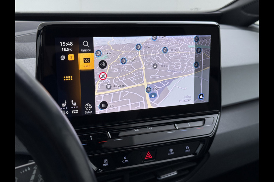 Volkswagen ID.3 First Max 62kWh Pano-dak 20"lm Head-Up-Display Adap.Cruise Camera Elek.Stoelen Navi Ecc Keyless Advanced Head-Up Matrix-Led SOH 91% Ergo Active Stoelen+Stuur+Stoelverwarming Led-a-licht dynamisch Apple Carplay Android Auto Dodehoek detector Dealeronderhouden Origineel Nederlandse Auto € 49.175,- nieuw!