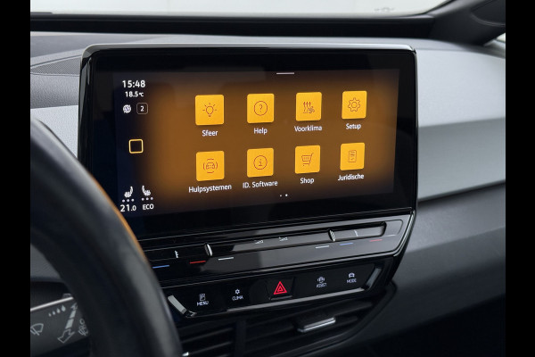 Volkswagen ID.3 First Max 62kWh Pano-dak 20"lm Head-Up-Display Adap.Cruise Camera Elek.Stoelen Navi Ecc Keyless Advanced Head-Up Matrix-Led SOH 91% Ergo Active Stoelen+Stuur+Stoelverwarming Led-a-licht dynamisch Apple Carplay Android Auto Dodehoek detector Dealeronderhouden Origineel Nederlandse Auto € 49.175,- nieuw!