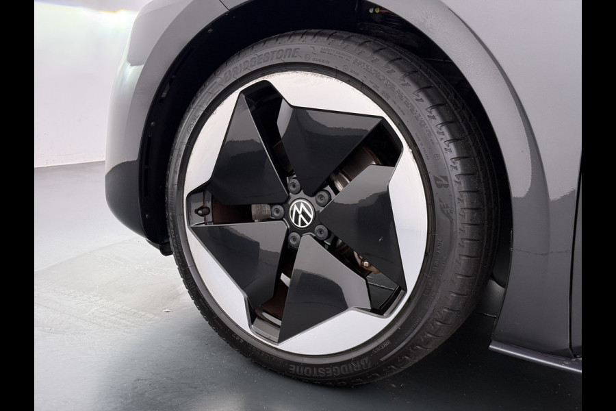 Volkswagen ID.3 First Max 62kWh Pano-dak 20"lm Head-Up-Display Adap.Cruise Camera Elek.Stoelen Navi Ecc Keyless Advanced Head-Up Matrix-Led SOH 91% Ergo Active Stoelen+Stuur+Stoelverwarming Led-a-licht dynamisch Apple Carplay Android Auto Dodehoek detector Dealeronderhouden Origineel Nederlandse Auto € 49.175,- nieuw!