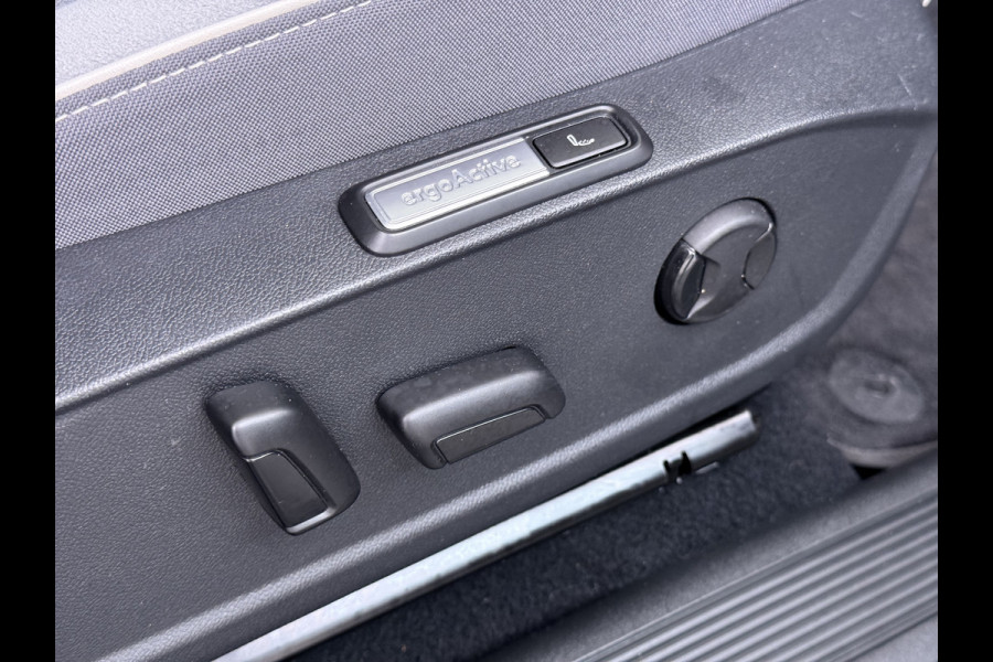 Volkswagen ID.3 First Max 62kWh Pano-dak 20"lm Head-Up-Display Adap.Cruise Camera Elek.Stoelen Navi Ecc Keyless Advanced Head-Up Matrix-Led SOH 91% Ergo Active Stoelen+Stuur+Stoelverwarming Led-a-licht dynamisch Apple Carplay Android Auto Dodehoek detector Dealeronderhouden Origineel Nederlandse Auto € 49.175,- nieuw!