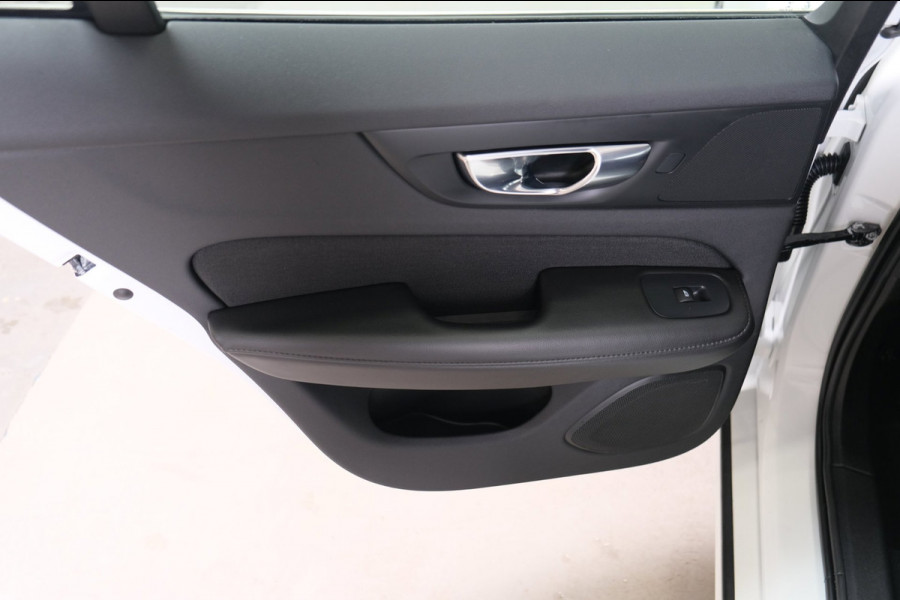 Volvo V60 2.0 T6 Recharge AWD Inscription - Airco, Cruise, PDC, Camera, Carplay, Trekhaak.