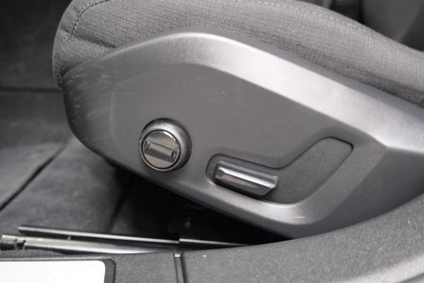 Volvo V60 2.0 T6 Recharge AWD Inscription - Airco, Cruise, PDC, Camera, Carplay, Trekhaak.