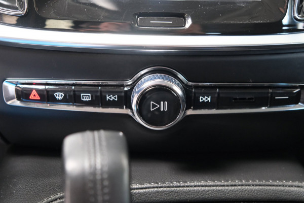 Volvo V60 2.0 T6 Recharge AWD Inscription - Airco, Cruise, PDC, Camera, Carplay, Trekhaak.