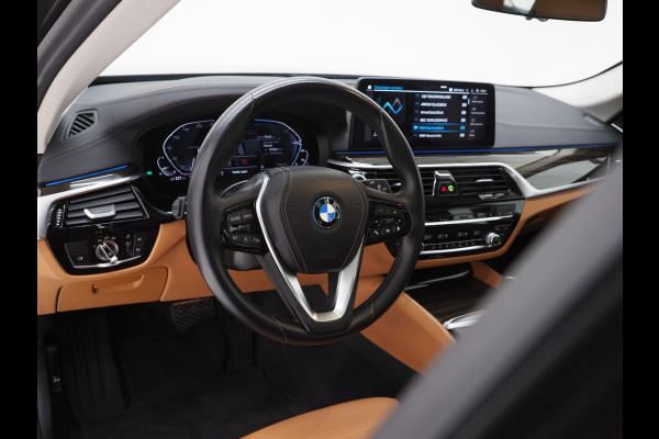 BMW 5 Serie Touring 530e xDrive | Panoramadak | Leder | Sfeerlicht | Carplay | Camera | Stoelverwarming