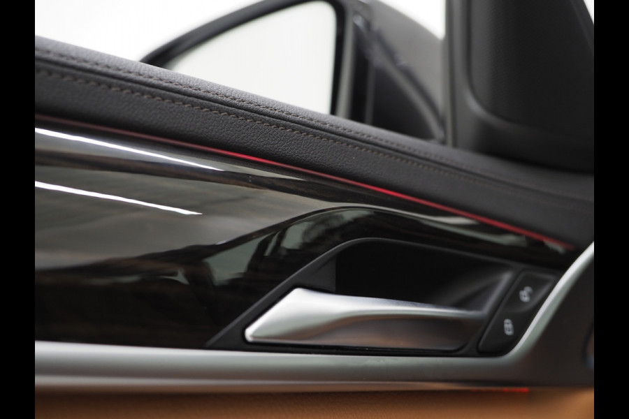 BMW 5 Serie Touring 530e xDrive | Panoramadak | Leder | Sfeerlicht | Carplay | Camera | Stoelverwarming