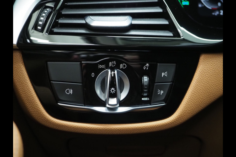 BMW 5 Serie Touring 530e xDrive | Panoramadak | Leder | Sfeerlicht | Carplay | Camera | Stoelverwarming